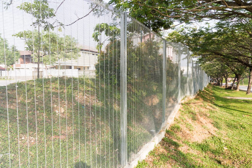Anti Climb Fence vs. Traditional Fencing